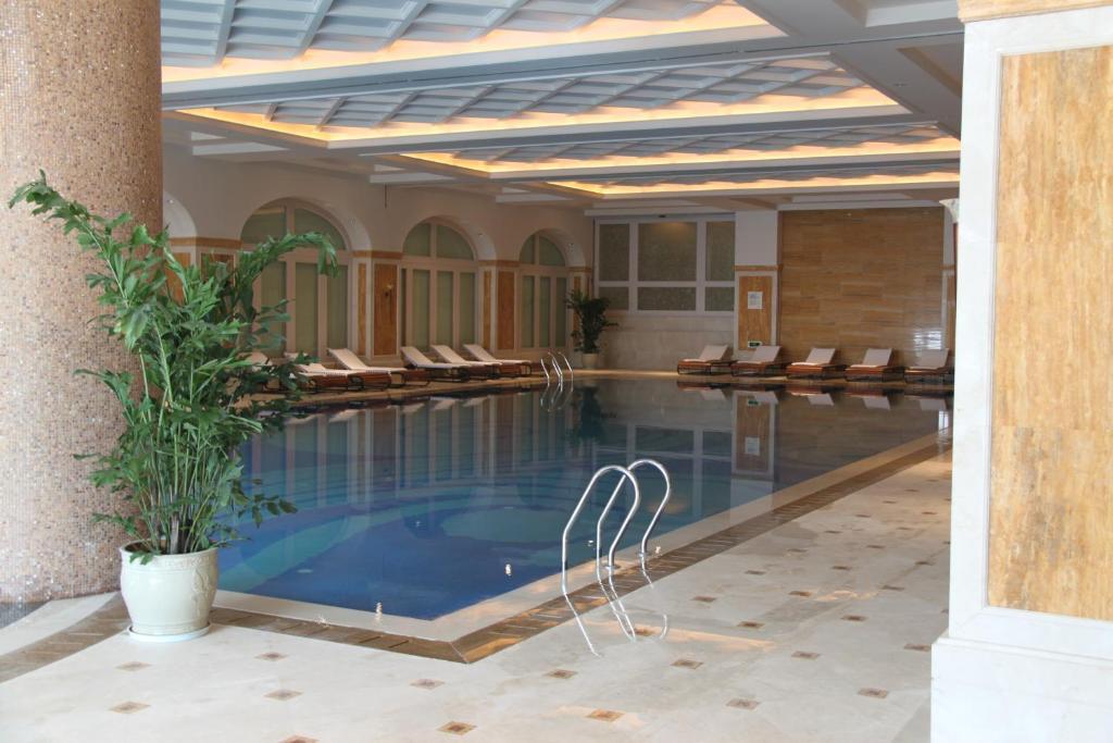 Landison Green Town Hotel Xinchang Buitenkant foto